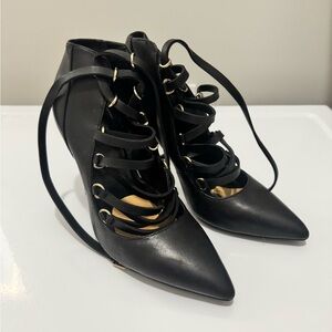 ✨HOST PICK✨ - Black heels with straps for sale!